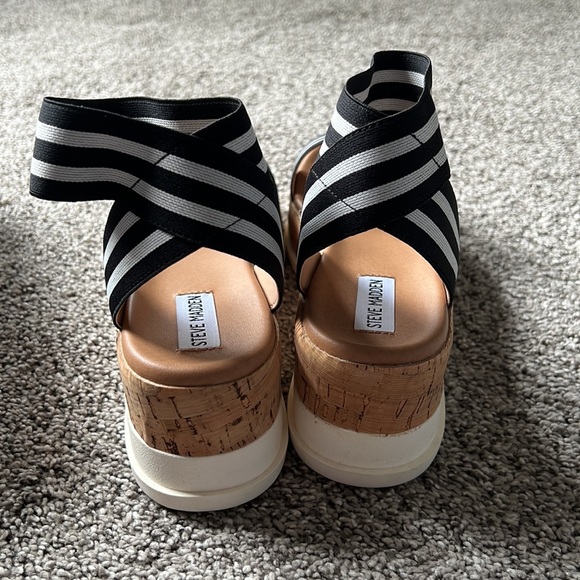 NWT Steve Madden black and white wedge sandal - Picture 3 of 7